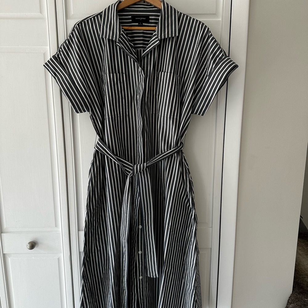 Banana Republic Factory Black and White Striped Midi Dress